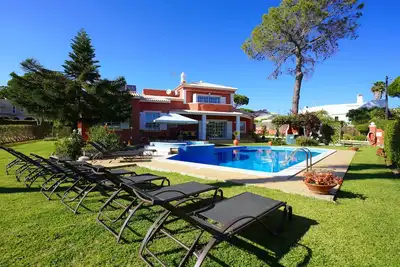 Image de Villa Luz, avec 7 chambres, 7 Wc, piscine, beau jardin, près de Golf et des plages