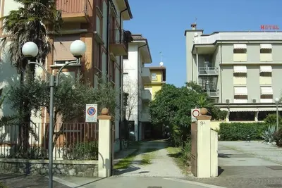 Image de Appartement spacieux avec parking couvert, Ă 100m de la plage