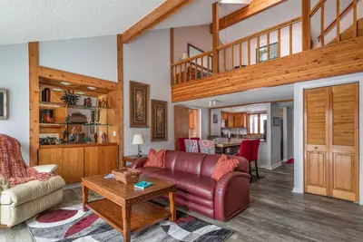 Image de Tarifs RÉDUITS 1ère classe - 3 chambres / 4 salles de bains condo w Loft @ Summit Village