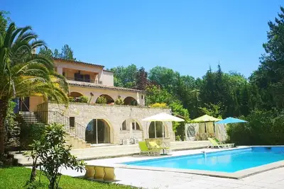 Image de Superbe villa et appartement en côte d'azur avec piscine (Long Terme Disponible)