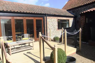 Image de Nouvelle conversion de grange, près de la côte, les animaux de compagnie avec un jardin sécurisé.