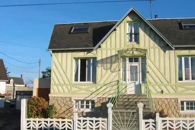 Image de Maison avec jardin au centre des plages du débarquement