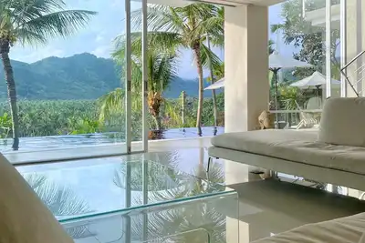Villa avec vue sur la mer, jardin tropical, piscine et personnel exceptionnel