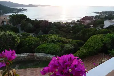Image de Maison avec terrasse et jardin ombragé très belle vue