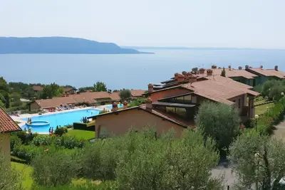 Image de Appartement de deux pièces avec une vue fantastique sur Gaino sur le lac de Garde