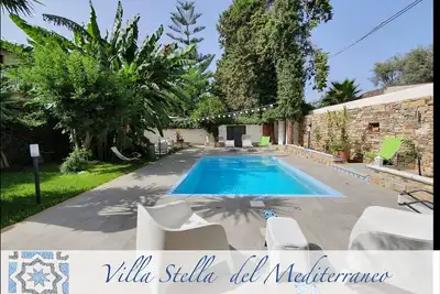 Image de Villa avec piscine à usage exclusif et jardin. Palerme-Mondello (plage)