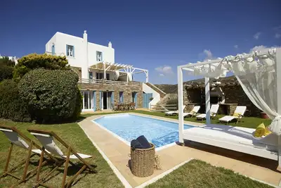 Image de Luxueuse villa des Cyclades avec piscine privée et vue sur le golfe