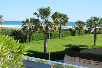 Image de Appartement T3 Face A La Mer Avec Piscine