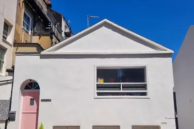 Image de Historic & Unique, chalet situé juste à côté du front de mer et des pelouses Hove