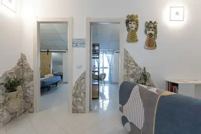 Image de Pres De La Mer Panoramique et l'emplacement central de la maison.