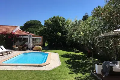 Image de Villa familiale de luxe proche de la mer - avec piscine, jardin, barbecue, aire de jeux
