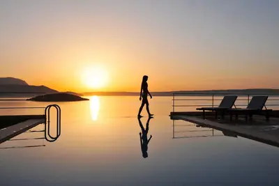 Image de Profitez de couchers de soleil à couper le souffle depuis la meilleure piscine à débordement!