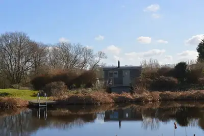 Image de Shepherds Hut avec bain bouillonnant dans un superbe environnement rural