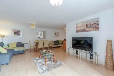 Image de Venus Maison-Appartement Extremellement Spacieux Proche De Londres Excel, A 12 Personnes