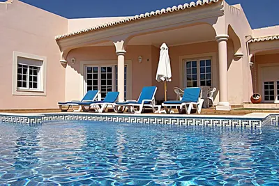 Image de Villa privée avec piscine, un seul étage, wifi, licence de location