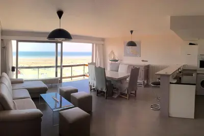 Image de Appartement face à la mer 3 chambres garage <br>Location du sam16h au sam11h