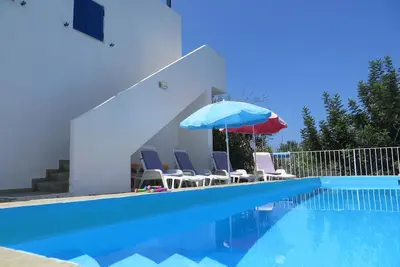 Image de Belle villa individuelle de 3 chambres avec piscine donnant sur une oliveraie