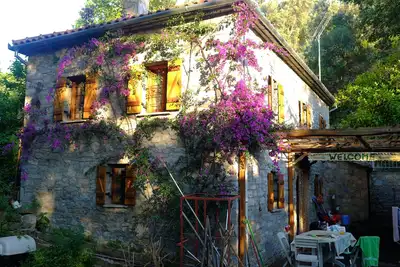 Image de Belle maison en pierre villa à Milina, endroit calme, proche du front de mer!