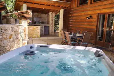 Image de Chalet En Rondins Avec Spa Location à la semaine été (5 Personnes)