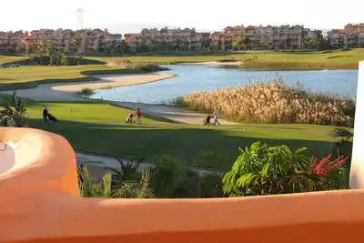 Image de Appartement moderne au 2ème étage avec des vues spectaculaires sur le golf