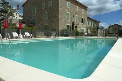Image de Grand appartement dans maison du 19ème siècle - piscine partagée, WiFi & Tv sat