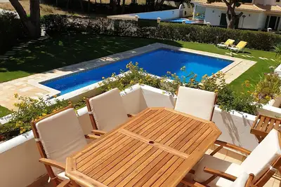 Image de V3 falaise, le 200m de la plage, piscine et vue sur la mer