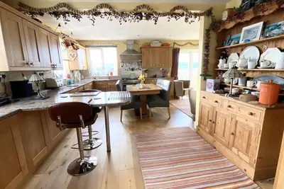 Image de Notre Jolie Maison Avec Balcon De Cuisine Avec Vue Sur Swanage Bay / Purbeck Hills