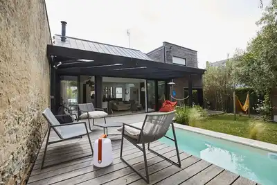 Image de Villa centre ville Port avec piscine, jardin, stationnement, proximité plages.
