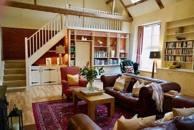 Image de Belle grange en briques et silex à Cley. Offre 3 nuits min. Dort jusqu'à 7.