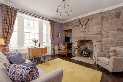 Image de Charmant appartement en centre-ville avec un intérieur magnifique.