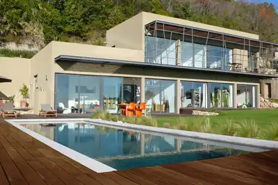 Image de Appartement indépendant terrasse privée belle vue mer dans villa avec piscine