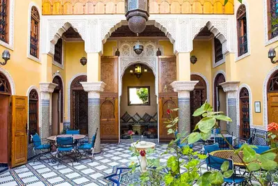 Chambre Double Riad Layalina Fes : Piscine, Vue 360° & Parking Sécurisé Gratuit