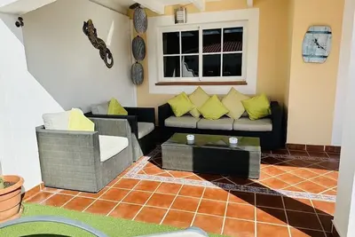 Image de Magnifique Villa Avec Hot Tub, À 10 Min À Pied De La Plage, Avec Piscine Commune.