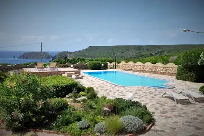 Image de Villa panoramique avec piscine face Ă la mer