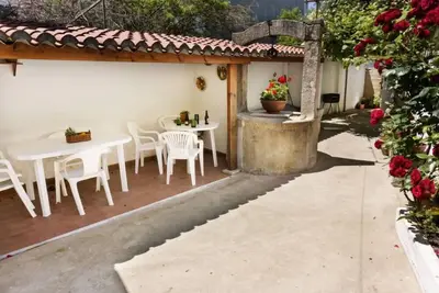 Image de Ferrol: House with patio and small garden