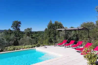 Image de Maison au calme dans la garrigue avec piscine privée