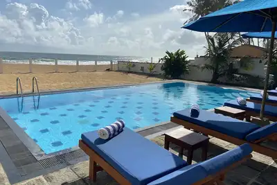 Image de Une spacieuse villa en bord de mer avec piscine pour 8 personnes dans un emplacement privilégié