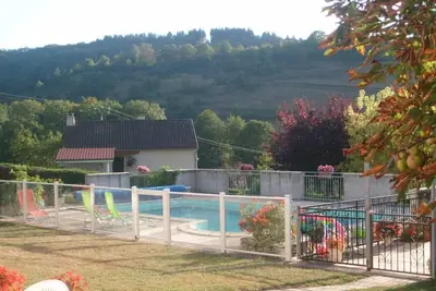 Image de Appartement  ds maison  avec piscine et grand parc