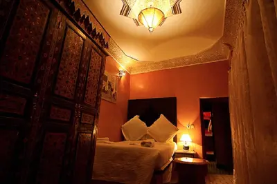 Chambre Double Riad Layalina Fes : Piscine, Vue 360° & Parking Sécurisé Gratuit