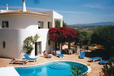 Image de Villa paisible à flanc de colline avec vue imprenable sur l'océan, piscine chauffée et Wi-Fi. ville à proximité