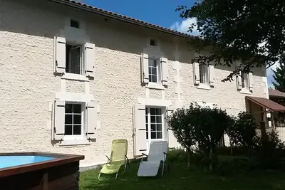 Image de Maison de caractère avec jardin & piscine