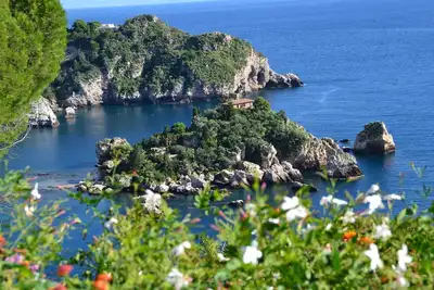 Image de À Taormina avec une vue à couper le souffle et beaucoup de tranquillité.
