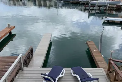Image de Latitude 17 sur l'eau. 2 min à pied de la plage.