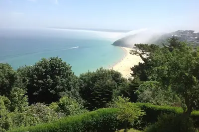 Image de Appartement de caractère, vue sur la mer en première ligne, balcon couvert, parking, 2 salles de bains