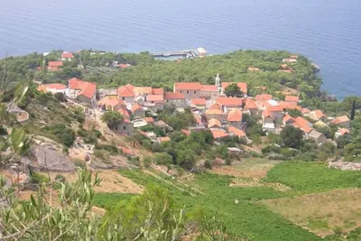 Image de Ile de Hvar : Maison dans petit village bord de mer (Sveta Nedjelja - Hvar)