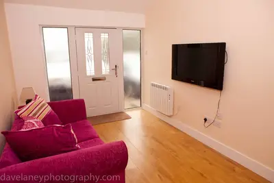 Image de Capacité d'accueil 2-4 Maison autonome. Londres (18 minutes! )