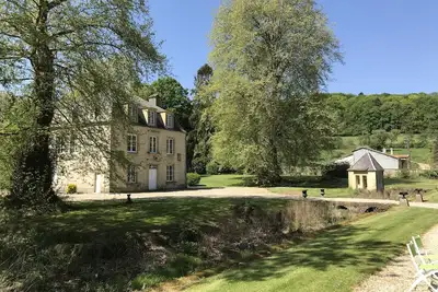 Image de Vacances dans une propriété au creux d'une vallée. Piscine chauffée
