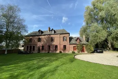 Image de Manoir français du 19ème siècle, lieu idéal pour profiter en famille et entre amis