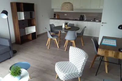 Image de Deux Chambres Appt. Terrasse. Service De L'HÔTEL. Reserve Gratuit Parking. 8 Klm De Gand