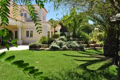 Image de Villa près de la Pêche Village De Alvor et les plages côtières Capacité 8/4 Chambres